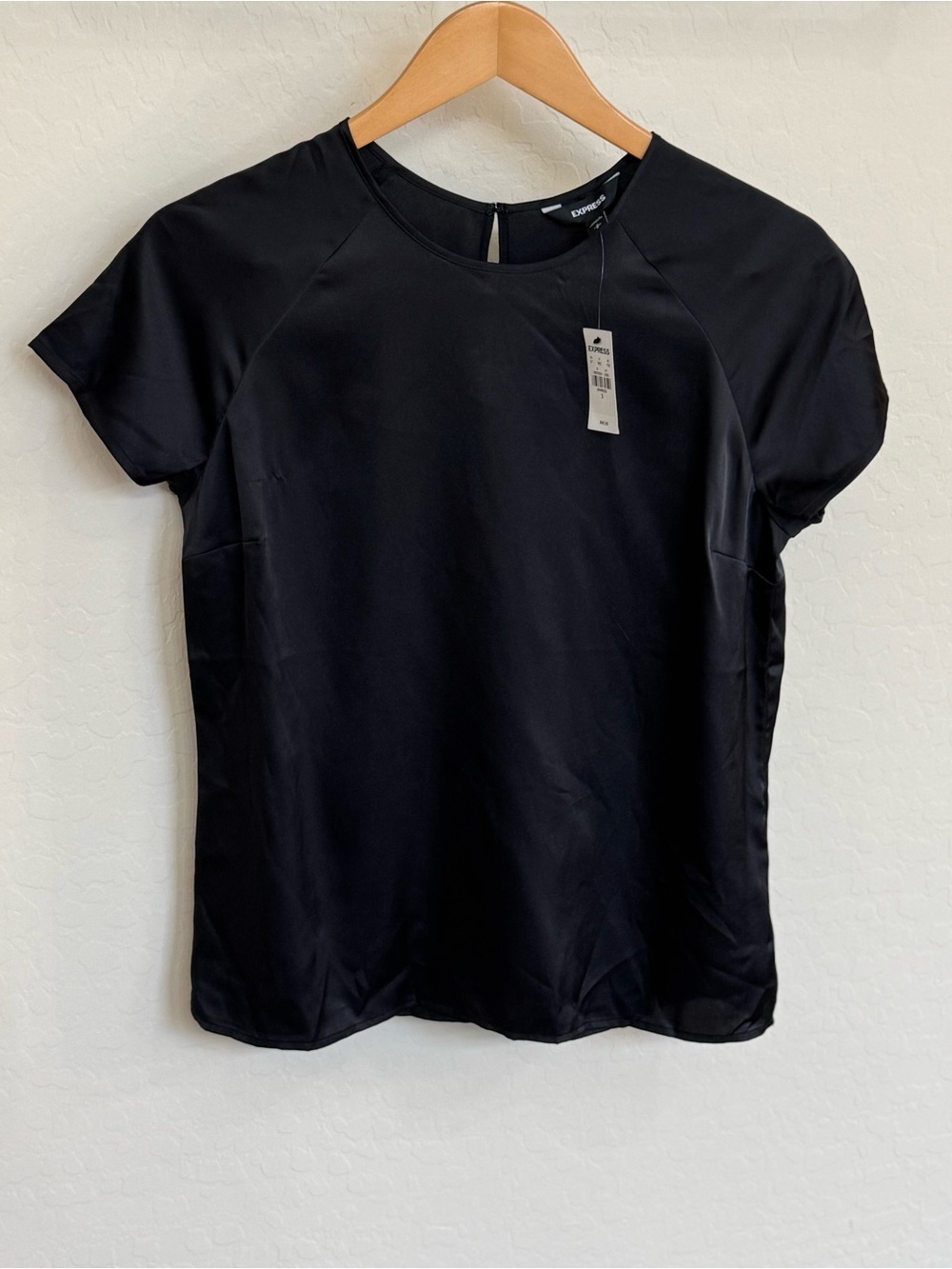 NWT Express Black Satin Short Sleeve Crew Neck Blouse Top S Flaw